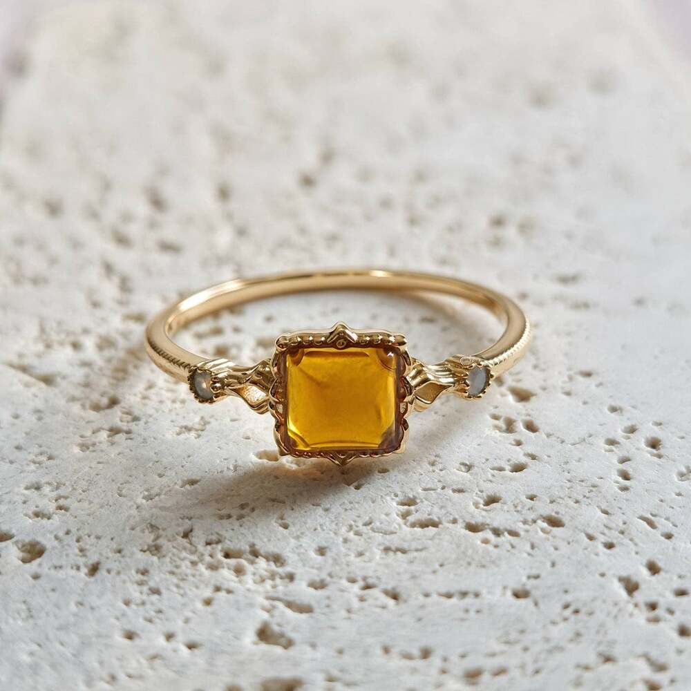 Amber Ring - Picture 1 of 1